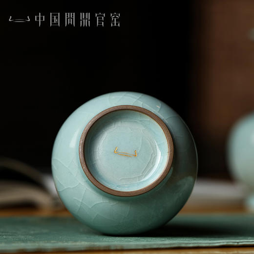 问鼎官窑卓鑫伟牛角款葫芦瓶 商品图4