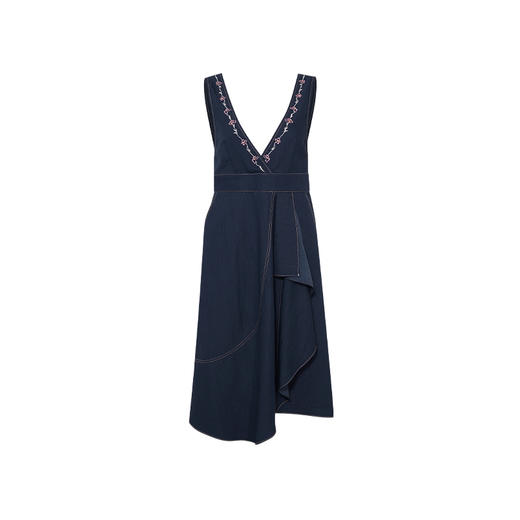 两三事 无惧主场 2025夏季新款复古绣花大V领无袖背心裙连衣裙 商品图4