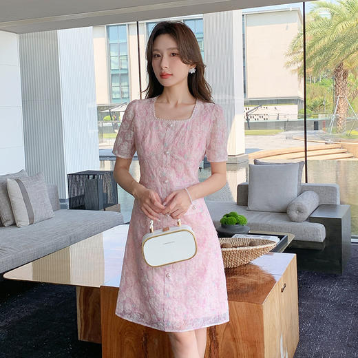 奢姿大码女装2025夏季减龄碎花时尚连衣裙胖妹妹绣花设计方领裙子9952869289 商品图0