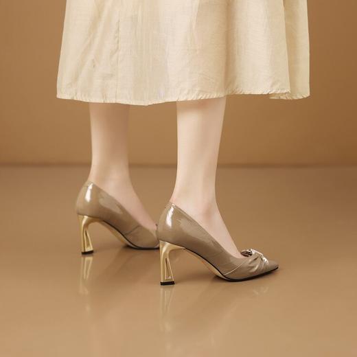 【预售5天】时尚牛漆皮正装商务粗跟职业，浅口尖头高跟水钻单鞋HY&H3643 商品图2