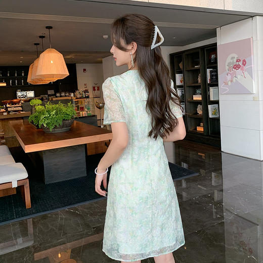 奢姿大码女装2025夏季减龄碎花时尚连衣裙胖妹妹绣花设计方领裙子9952869289 商品图3