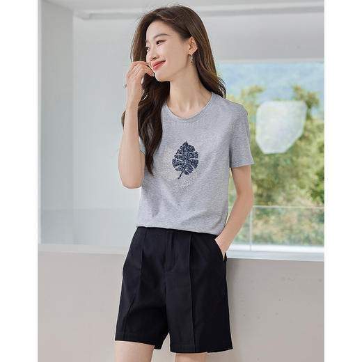 【专属特价】熙世界珠片叶子刺绣短袖T恤女短袖宽松显瘦圆领体恤衫2022夏新款 商品图2