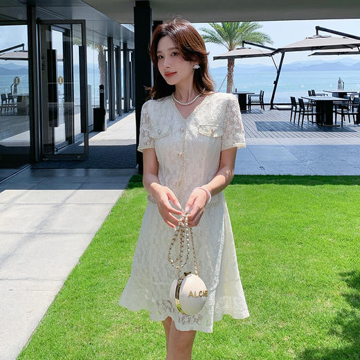 奢姿大码女装2025夏季气质镂空蕾丝连衣裙胖妹妹假口袋V领裙子9952869335 商品图1