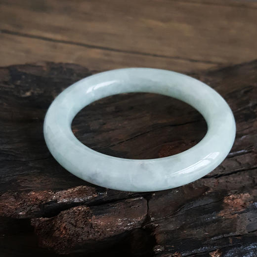 【天然正品】天然细腻无纹裂圆条糯种54.5号翡翠手镯020425AH26 现售价：1380 商品图3