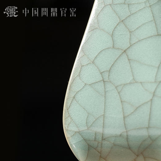 问鼎官窑铁胎金标四方瓶 商品图5