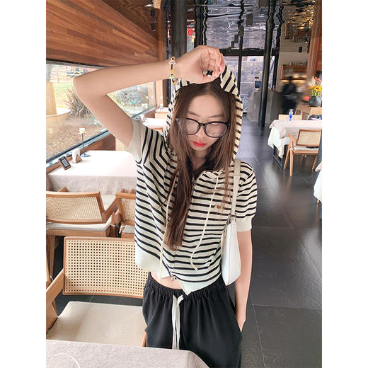 【169元任选2件】最后一波现货！3色短款针织连帽短袖T恤 商品图3