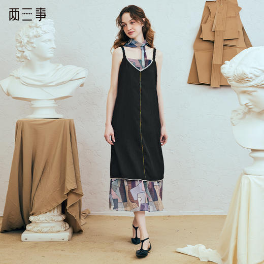 两三事 星隙独舞 2025夏季新款复古印花布拼接假两件吊带裙连衣裙 商品图0