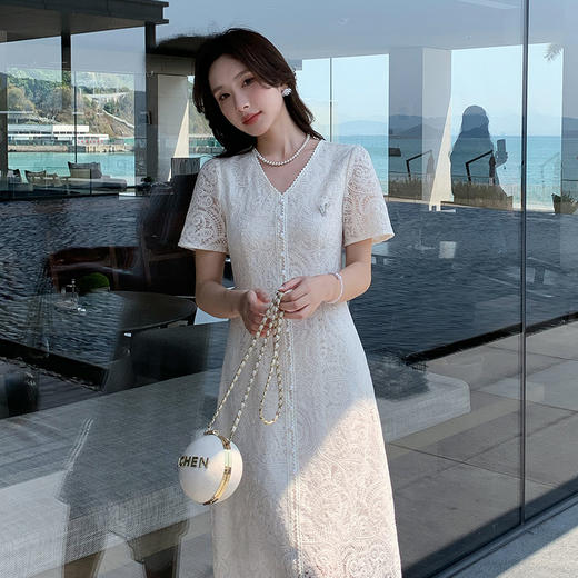 奢姿大码女装2025夏季气质镂空蕾丝连衣裙胖妹妹简约V领时尚裙子9952869327 商品图2