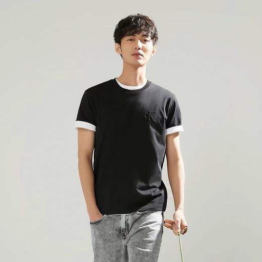 CK Jeans男士简约浮雕字母纯色休闲圆领短袖T恤 商品图3