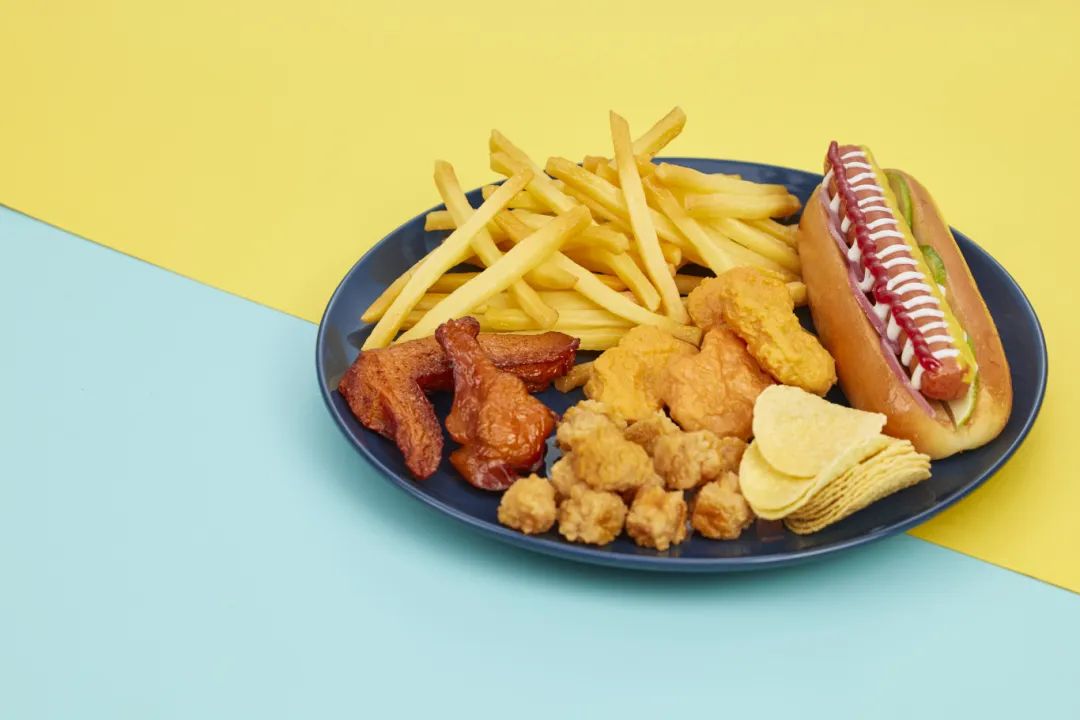 摄图网_507716565_一盘高热量食物(企业商用).jpg