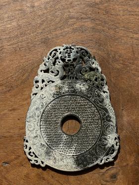 黑沁白玉镂雕双龙出廓龙虎穀纹壁，顺丰包邮