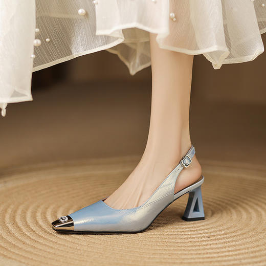 【预售5天】新款铁头水钻头层幻彩鳗鱼纹牛皮包头凉鞋女LD&7338 商品图0