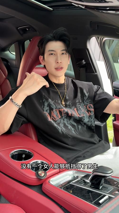 38793夏季高级感新款美式韩版胸口字母火焰印花设计时尚百搭个性短袖 商品图0