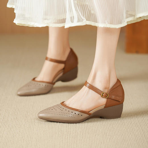 【预售5天】简约复古包头中空粗跟一字扣带女凉鞋夏新款拼色高跟女鞋DTN&527-1 商品图2