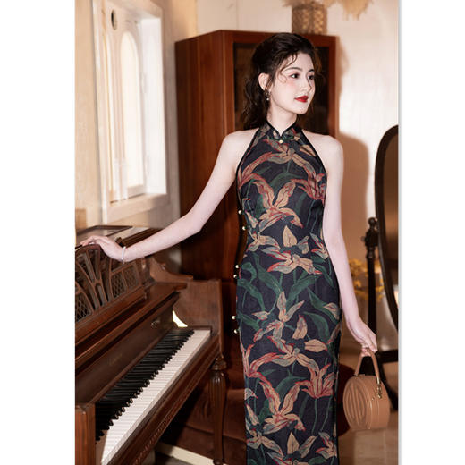 GX时尚年轻少女长款挂脖露肩旗袍2025夏新款改良新中式日常可穿旗袍 商品图2
