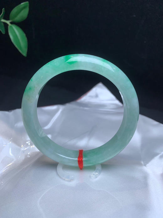 612602，54飘辣色手镯，清新细条正圈，种老色辣绿，清新秀气 商品图3