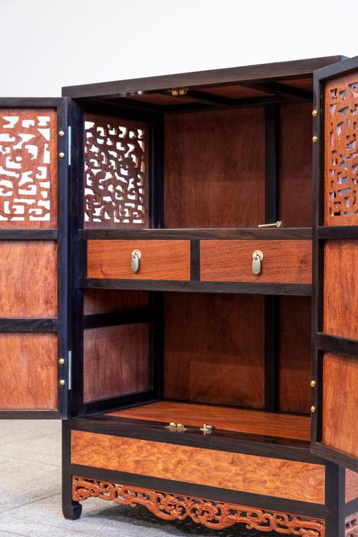 红桥红  家具严选  缅甸花梨（大果紫檀）【紫光檀 92 拐子纹 透格方角柜】 商品图5