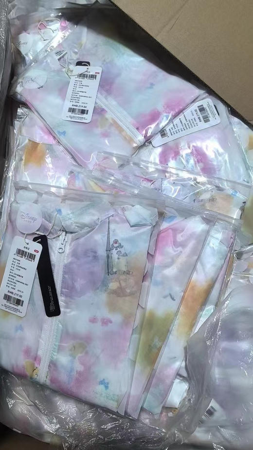 迪士尼专柜正品男女童防晒服防紫外线空调衫外套皮肤衣.
吊牌价💰219元
✅A类面料·特殊凉感工艺·✅轻薄透气不透肉·✅秒吸湿速干不粘身·✅手感柔软顺滑·防晒能力杠杠滴！！
四个色 商品图13