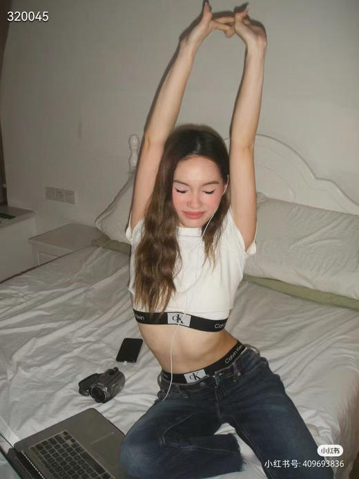 原单正品，2025新款ck方块标LOGO三角杯无钢圈运动背心女士套装。
三个色，尺码S M L 商品图10