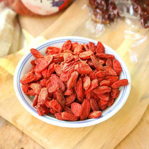 红枸杞干货  诺木洪红果枸杞 特级红枸杞 大颗粒 甜度高 肉质厚 300g/罐 商品图0