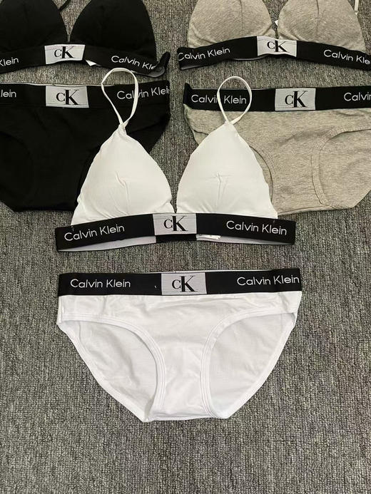 原单正品，2025新款ck方块标LOGO三角杯无钢圈运动背心女士套装。
三个色，尺码S M L 商品图4