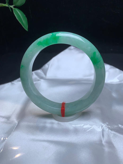 612603，53.8辣绿色手镯，种老色辣绿，腕间一道靓丽的风景 商品图0