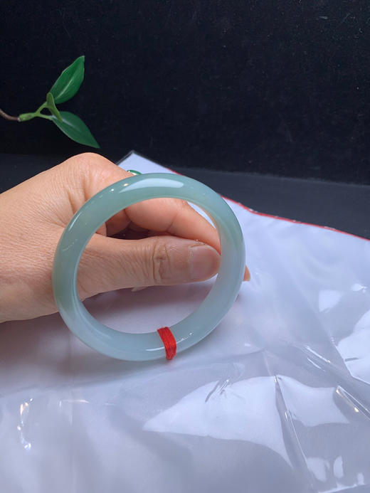 612609，56.5半山水手镯，一半淡油青底，整体清爽干净，均匀干净 商品图4