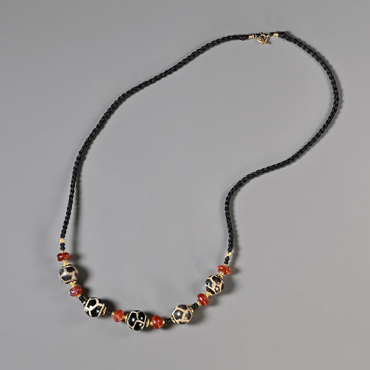 黑白镶蚀足球珠+西亚高古红玛瑙锁骨链 商品图0