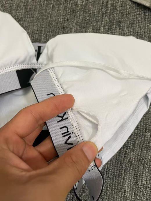 原单正品，2025新款ck方块标LOGO三角杯无钢圈运动背心女士套装。
三个色，尺码S M L 商品图8