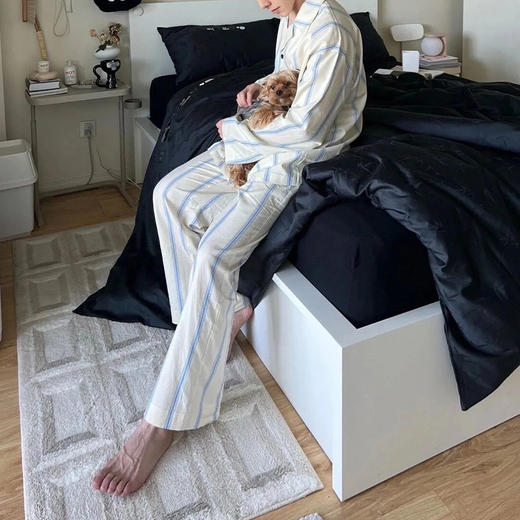 小众轻奢 四季款 情侣睡衣套装 男女同款 【50%棉+50%莱赛尔天丝 】 黑豹条纹高级感家居服 商品图0