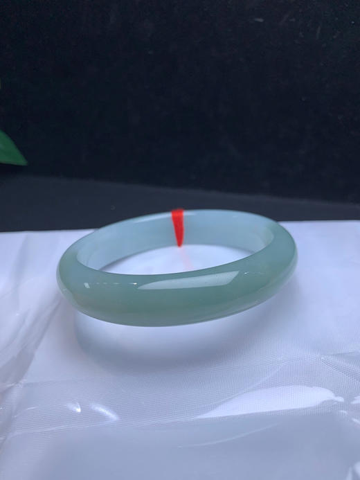 612609，56.5半山水手镯，一半淡油青底，整体清爽干净，均匀干净 商品图3