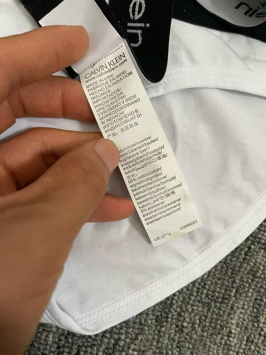 原单正品，2025新款ck方块标LOGO三角杯无钢圈运动背心女士套装。
三个色，尺码S M L 商品图7