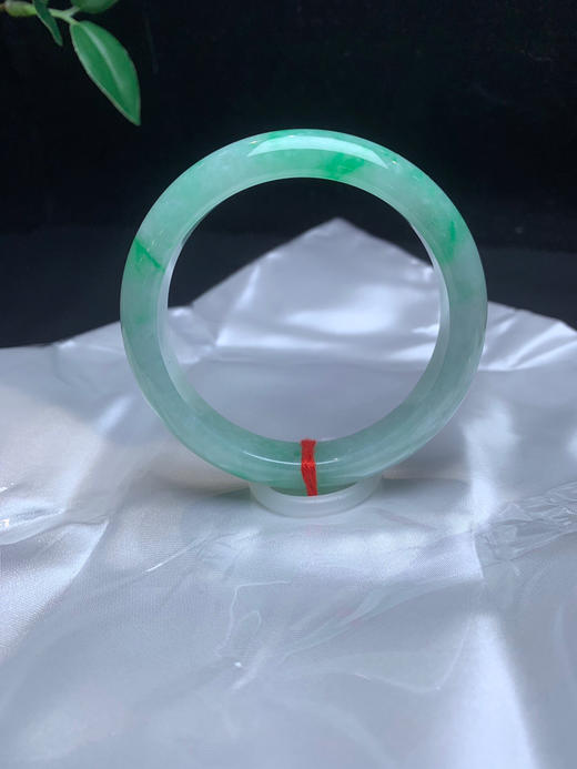 612602，54飘辣色手镯，清新细条正圈，种老色辣绿，清新秀气 商品图1