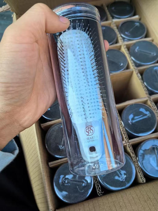 正品日本MTG Scalp Brush S HEART S头皮护理按摩洗发梳去屑清洁梳子。
两个色 商品图9