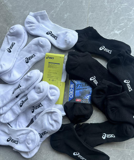 正品日单亚瑟士低帮毛巾底全面运动袜，黑白两色。男女同款
尺码S 36-39 M 39-43
特价💰39四双包邮 商品图0