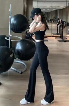 暴力暴力推荐！一定一定要试试的lulu女神裤~~
微喇Groove,这拉腿提臀效果真绝了!运动日常穿超出彩，1.8大长腿的视觉拉满🈵