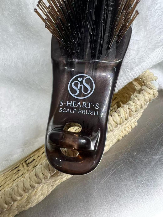 正品日本MTG Scalp Brush S HEART S头皮护理按摩洗发梳去屑清洁梳子。
两个色 商品图13