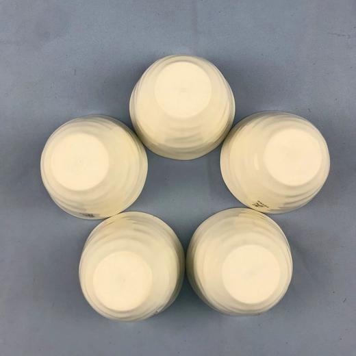 日本肥前风趣手工白瓷茶碗 5枚装含草编盖桶与茶托 原盒保留 商品图2