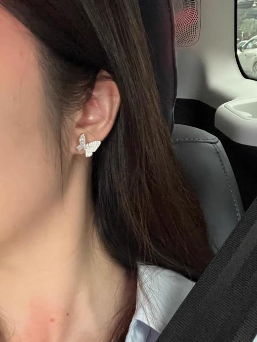 何F闪闪小蝴蝶耳钉 商品图1