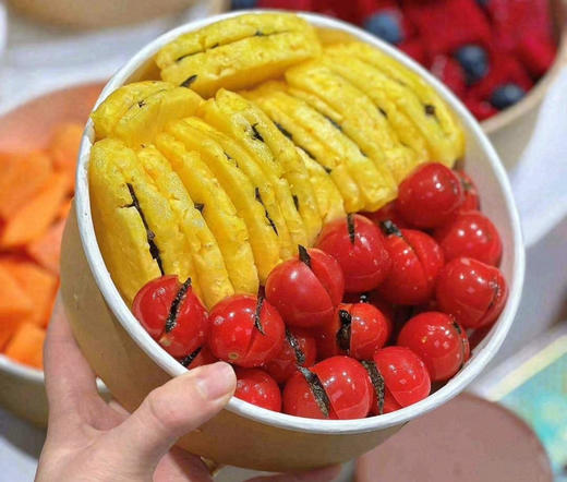 【鲜果切】凤梨小番茄夹乌梅双拼（750ml） 商品图0