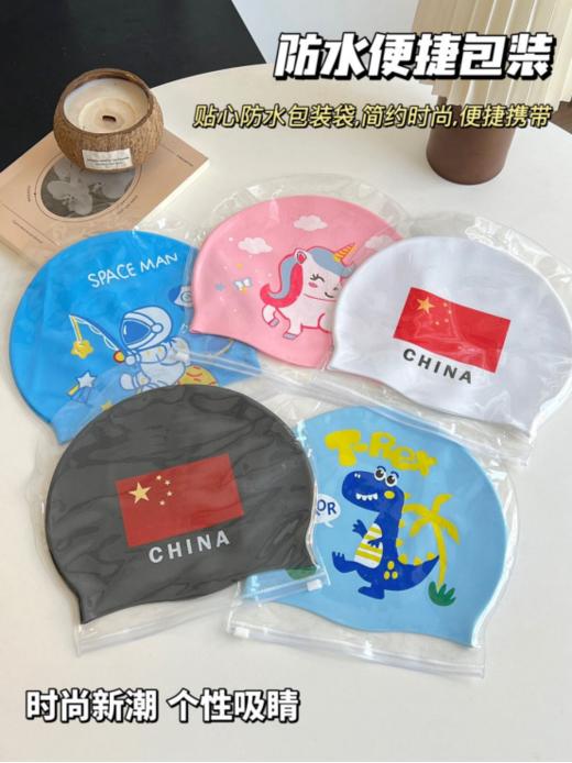 ☀️【德尔惠Deerway硅胶印花泳帽】😋1、采用高品质硅胶材料，柔软舒适不易破损，🌿能够有效地保护你的头发和头皮 商品图1