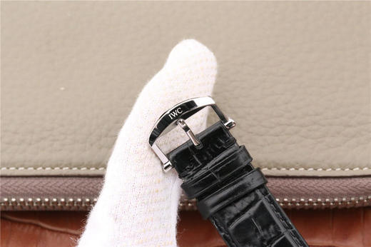 MKS万国达文西系列腕表，尺寸40毫米X10毫米 柔软耐用的ITALY小牛皮表带配合传统式精钢表扣，特大限度满足了舒服贴手的体验 商品图8