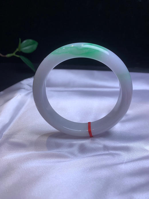 612617，56.3白底青正圈，清新白底，飘一截辣阳绿 底子均匀细腻 商品图3