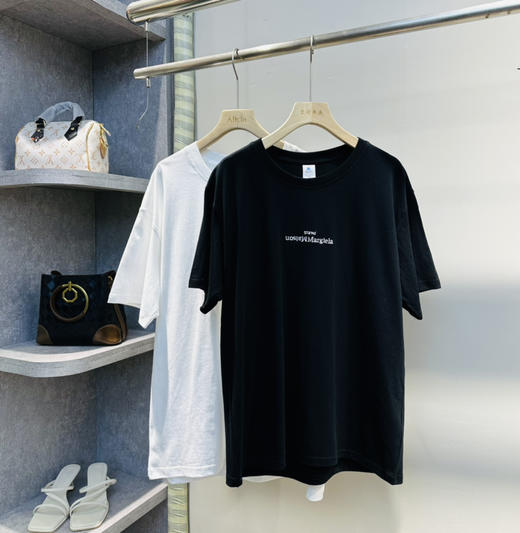 马吉拉LOGO刺绣情侣T（只有黑色） 商品图4