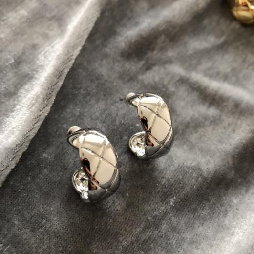 丁摩 S925银针法式简约半圆C形耳钉菱格纹耳环气质女耳饰5ZF-1728 商品图5