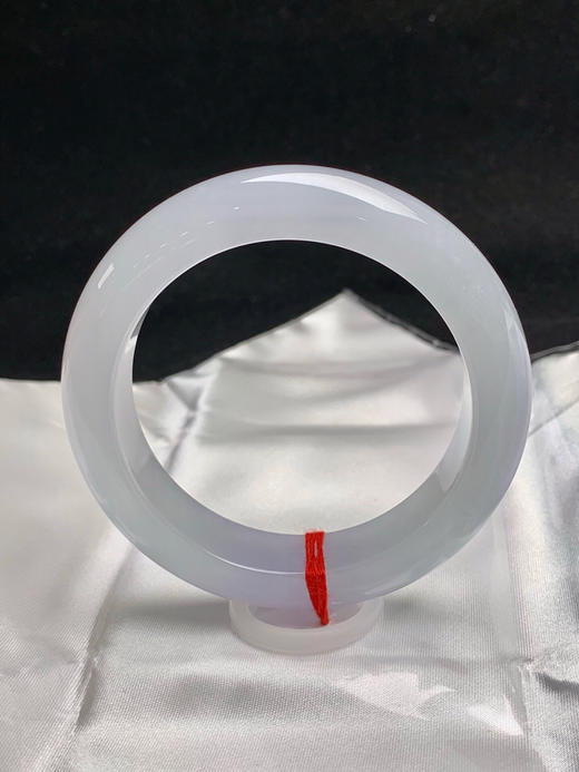 612622，57.3其实，冰飘紫正圈平安镯，白底飘粉紫色，整体清爽淡雅，条形厚装大气 商品图3