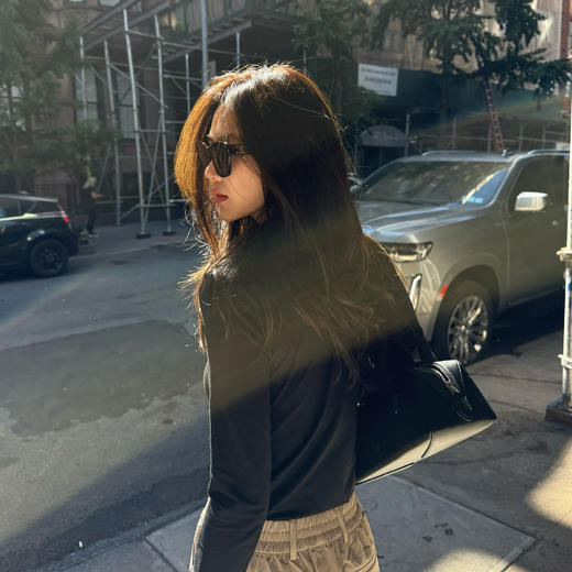 ROMI STUDIO“轻盈自在”弹力磨毛修身圆领居家长袖T恤 RW24WSD0786 商品图1