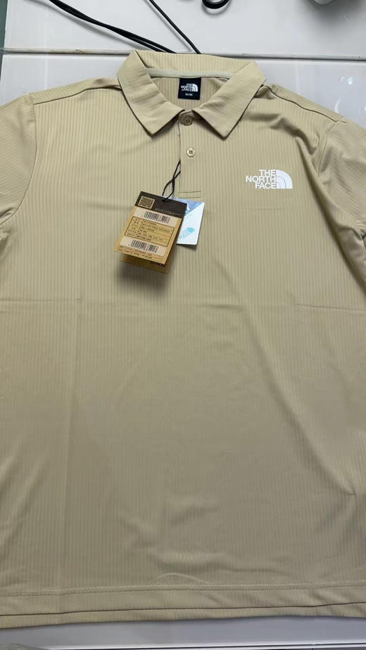 韩单正品北面冷感Polo衫，超级舒适，

史上最强排汗横纹肌理，穿出高级感！！！

主打一个行政商务，沉稳，上身就起范儿，

卡其色，黑色，m-3xl

原价109000韩元 商品图9