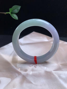 612620，57.5春彩手镯，淡春彩手镯，底妆细腻干净，一半紫一半绿，清新有特色