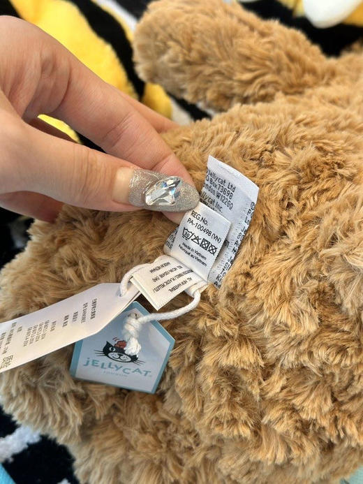 原单正品 Jellycat 巴塞罗熊穿上俏皮大黄蜂玩偶

全套带盒子，收纳袋，玩具熊，笔记本！

正品！外贸订单剩余100个。 商品图12